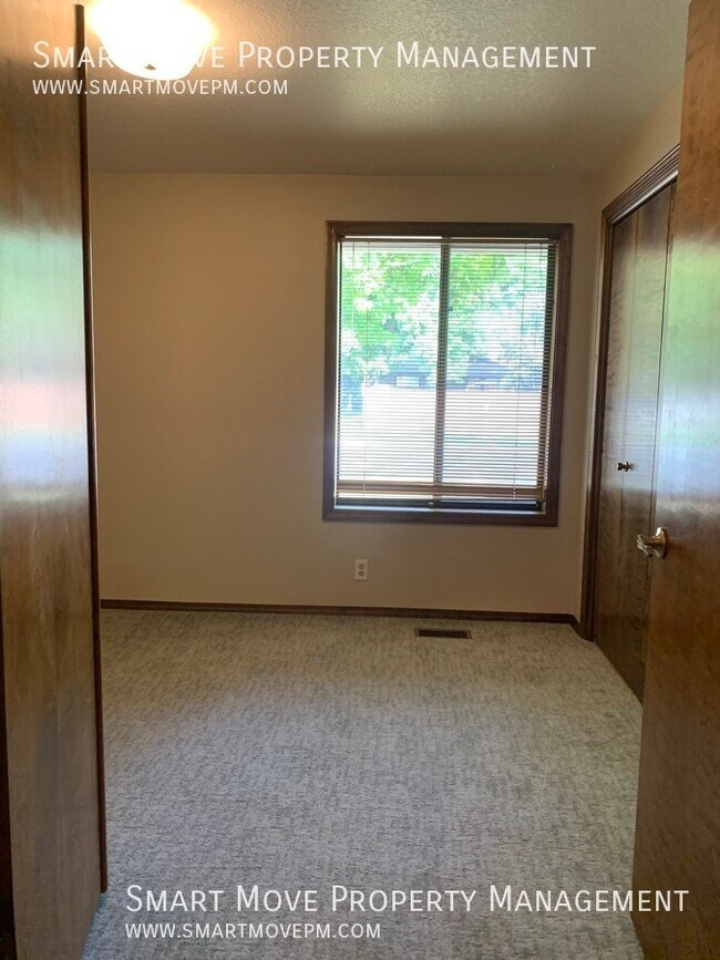 Building Photo - 2135 E Serene Dr
