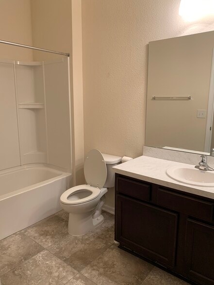 Second Bath - 200 Larkin Place