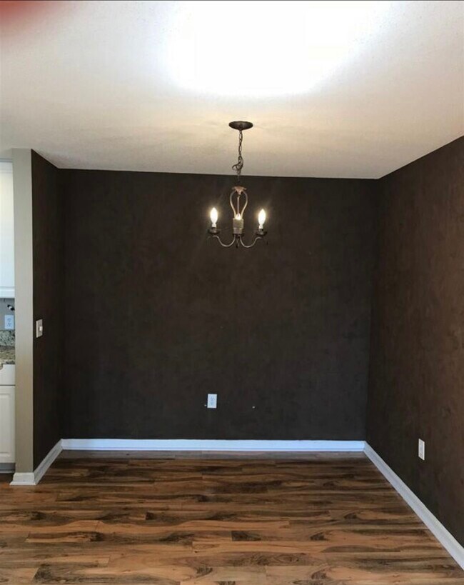 Dining room - 611 McGill Park Ave NE