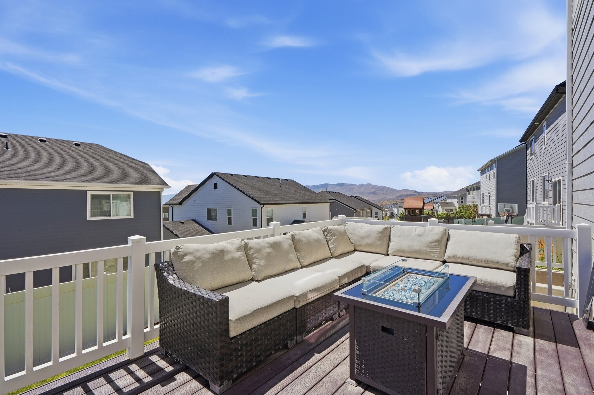 Building Photo - 2208 N Elderberry Dr