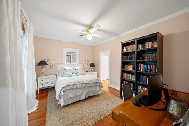 Building Photo - 508 Merrill St