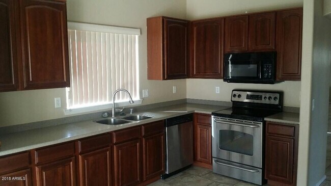 Building Photo - 6621 W Shaw Butte Dr