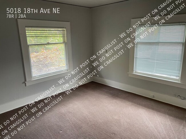 Building Photo - 7 bedroom 2 bath UW House - Free November ...