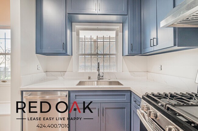 Building Photo - 2376 Portland St