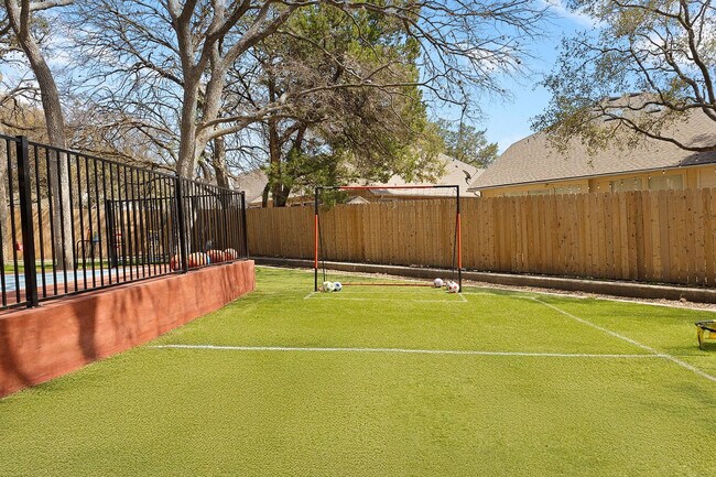 Building Photo - 13702 Yellow Oak Cir