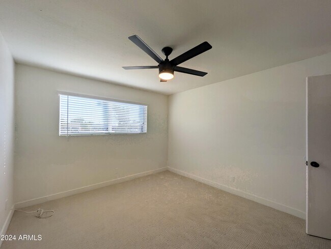 Building Photo - 121 N Flint Cir