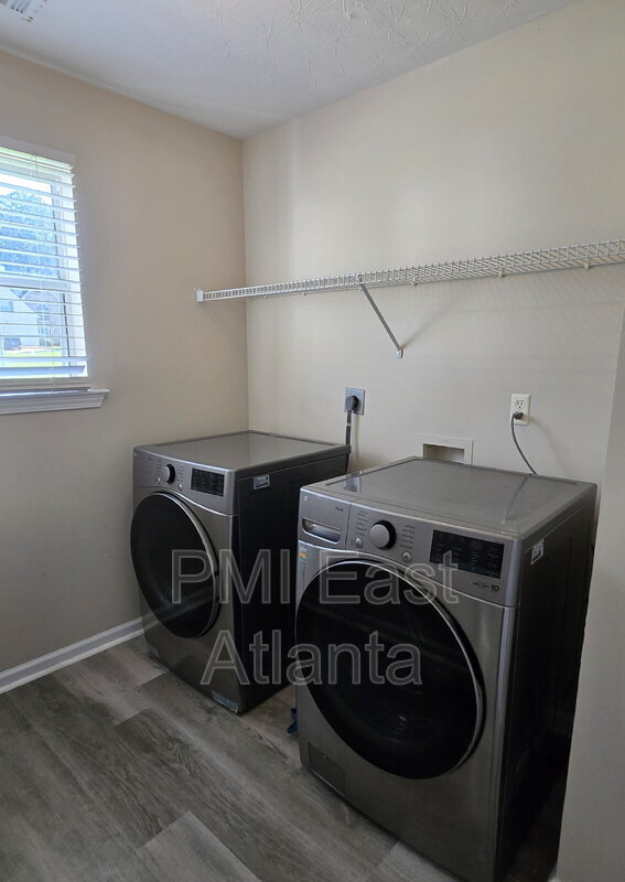 Building Photo - 70 Desota Dr