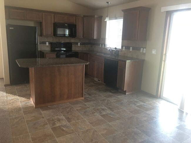 Building Photo - Beautiful Custom Home in The Cove at The radiant Lake Estates