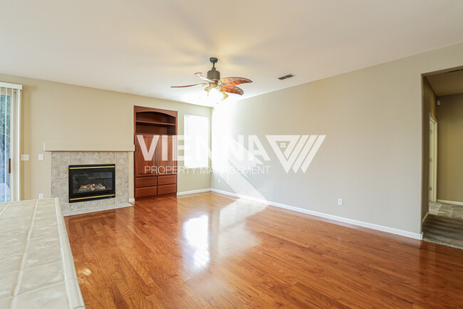 Building Photo - 2608 Lark Sparrow Way