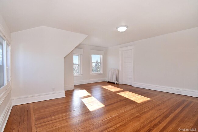 Building Photo - 132 Rich Ave