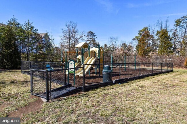 Building Photo - 45740 Winding Branch Terrace