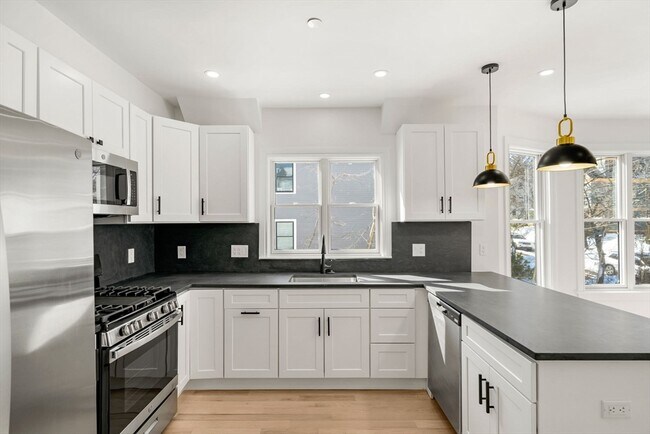 Building Photo - 53 Dustin St