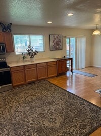 Building Photo - 3 Bedroom, 2.5 Bath Townhome with 2 Car At...