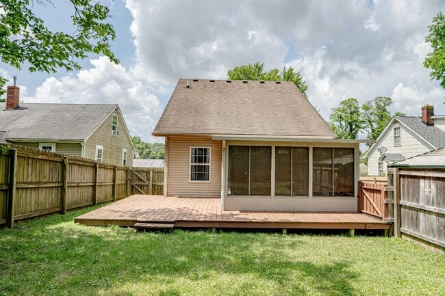 Building Photo - 511 Henry St