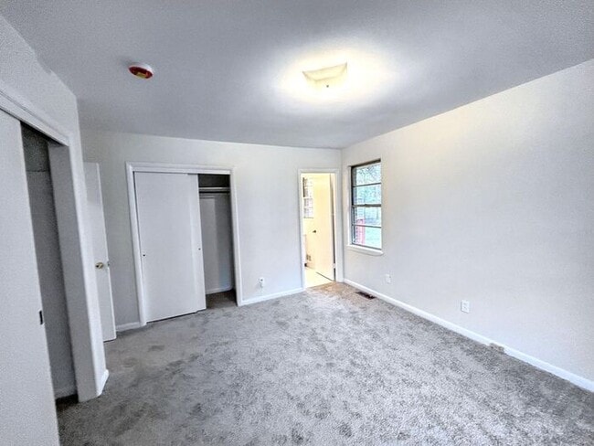 Building Photo - 1205 Woodward Rd