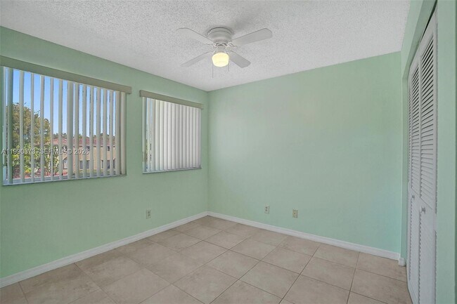 Building Photo - 1726 SW 110th Terrace