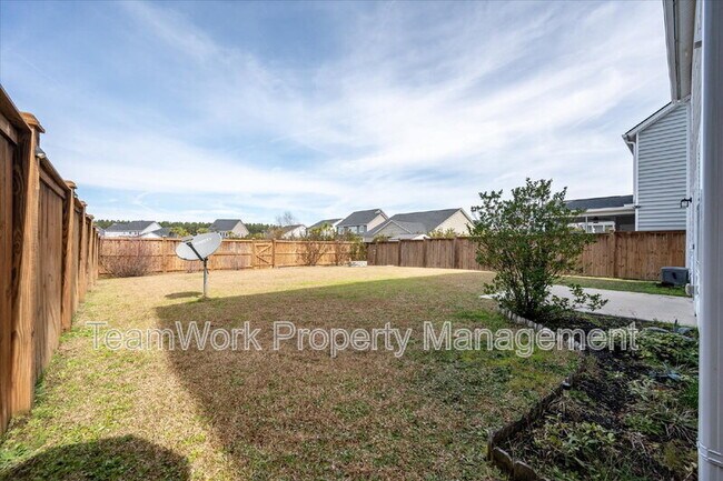 Building Photo - 208 Evergreen Ave