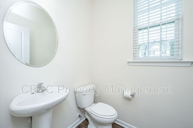 Building Photo - 201 Bigleaf Ct