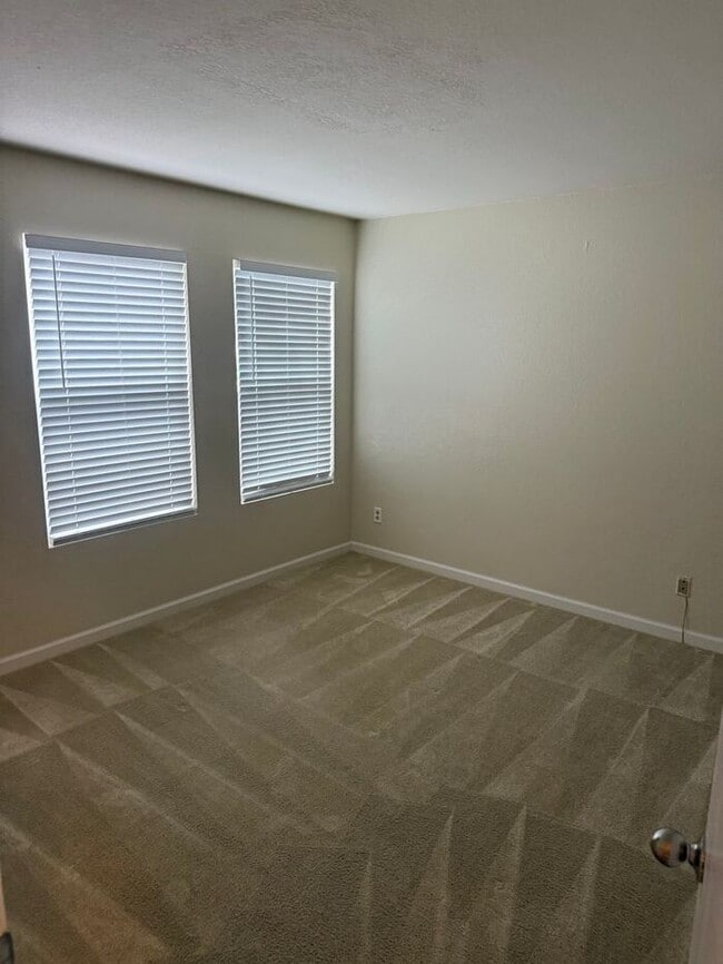 Building Photo - Nice 2 Bedroom 2 Bath Condo