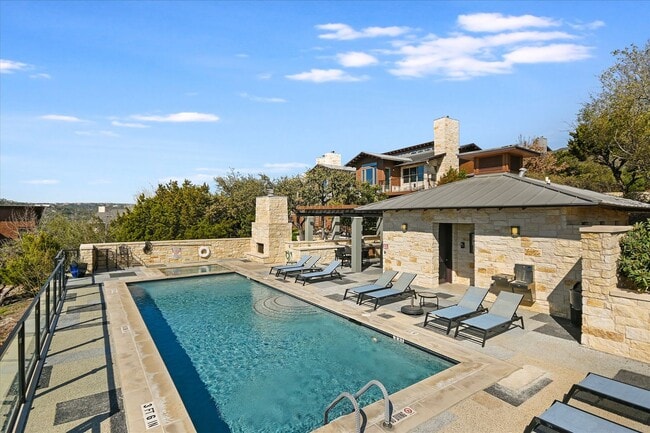 Building Photo - Lovely Hillside Condo on 2222