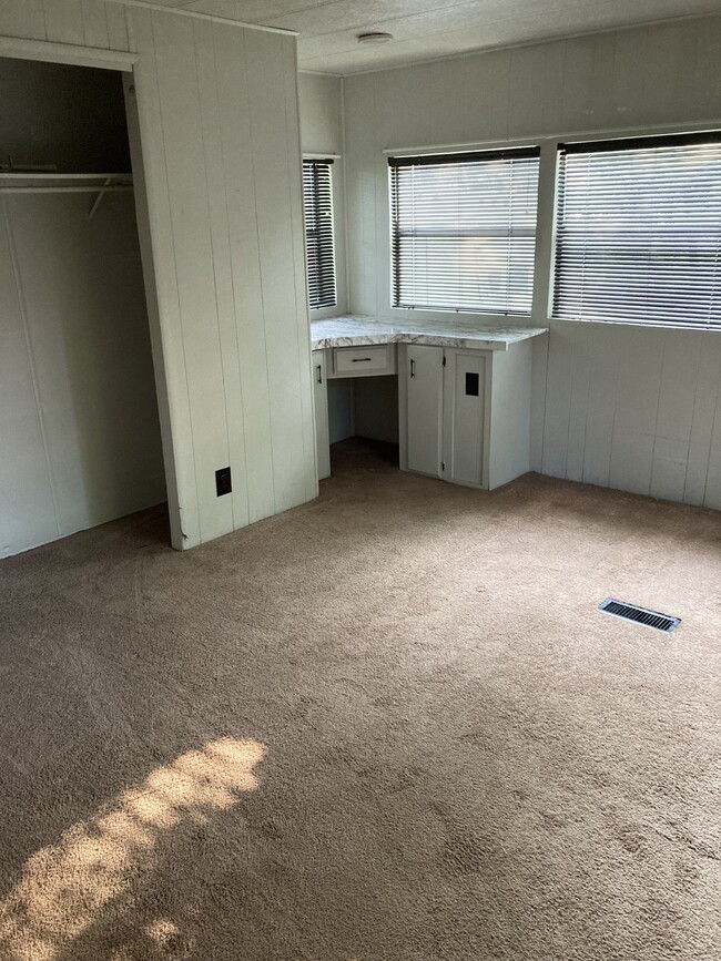Building Photo - 203 W Baldwin Ln