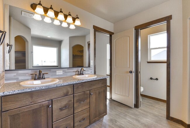 Building Photo - Beautiful Timnath Ranch Home