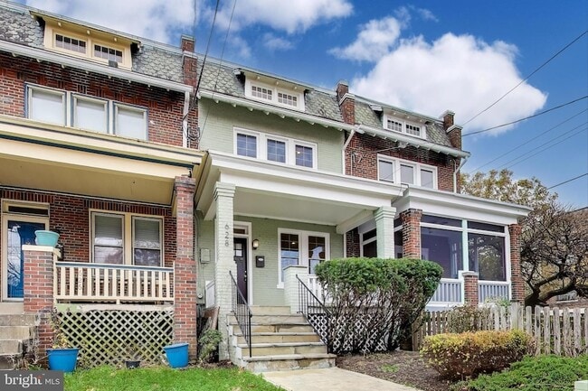 Building Photo - 628 Madison St NW