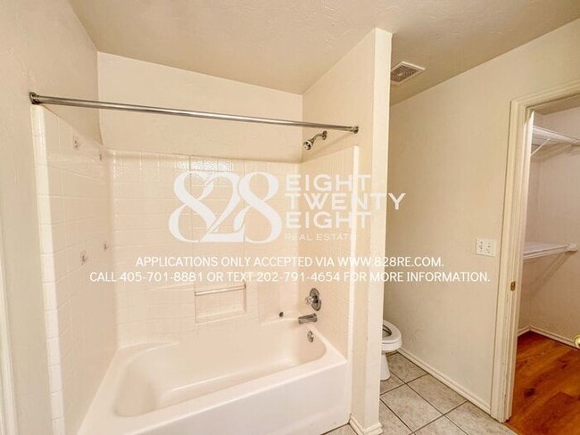 Building Photo - ADORABLE East Norman 3 Bed/2 Bath Duplex Available NOW in Eastridge!