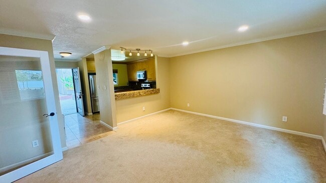 Building Photo - 7425 Charmant Dr