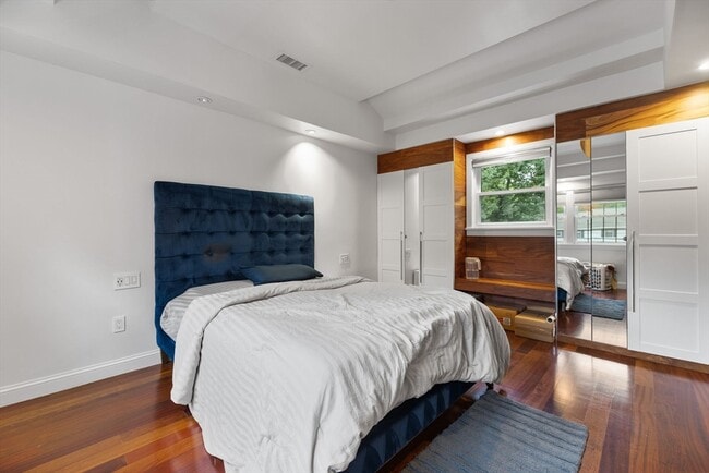 Building Photo - 4 Hadley Rd