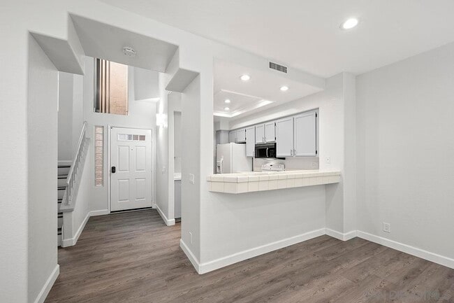 Building Photo - 7274 Shoreline Dr