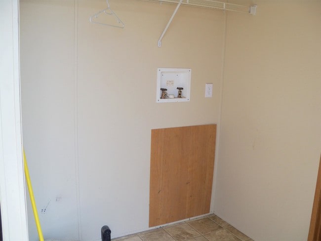 Building Photo - 2034 Hillner Ln