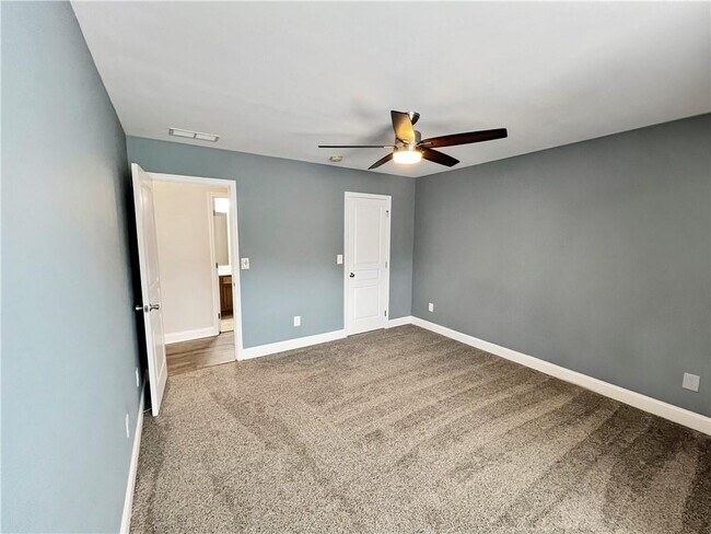 Building Photo - 225 Stone Park Dr