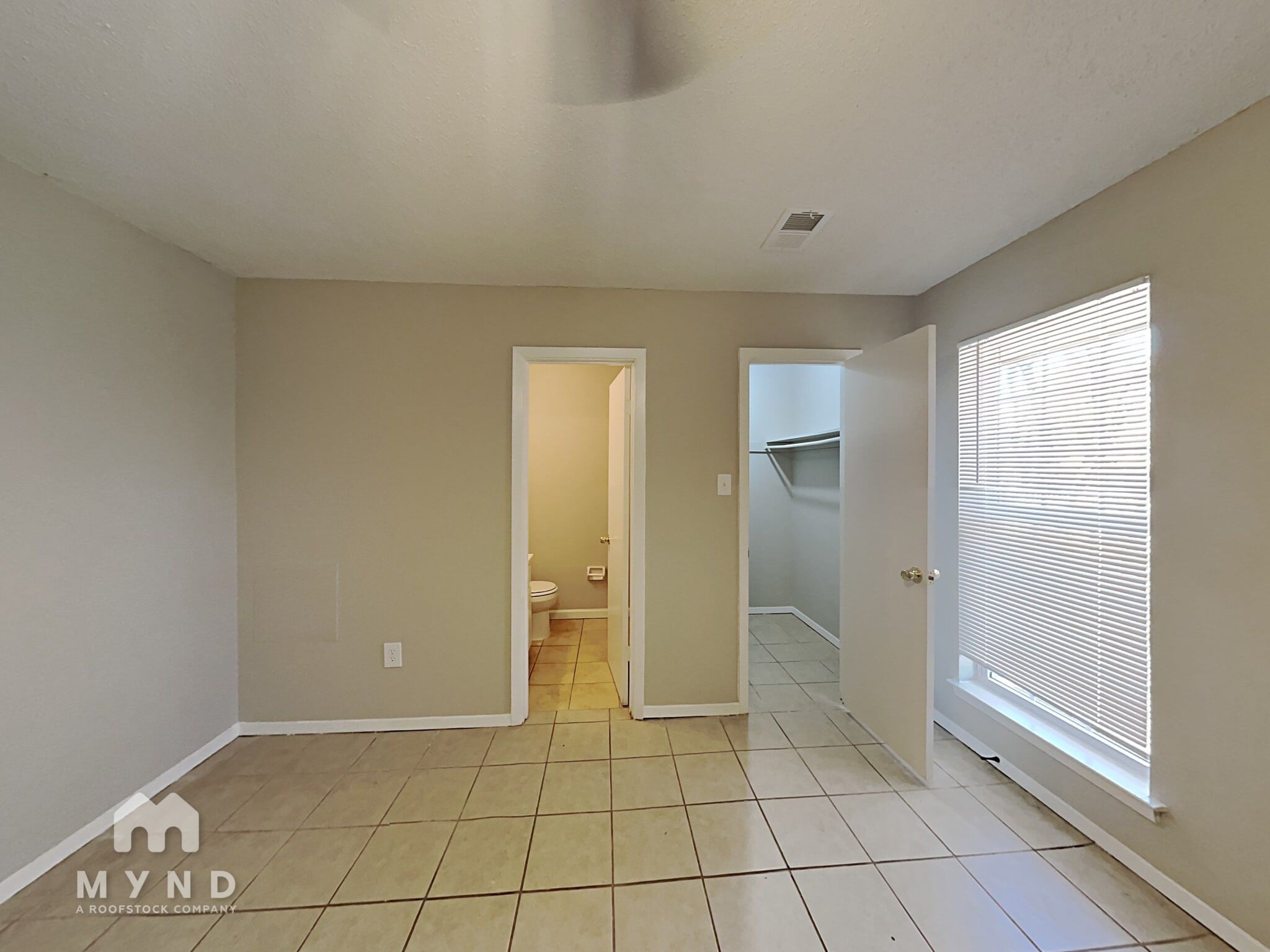 Building Photo - 6340 Yorkshire Cove