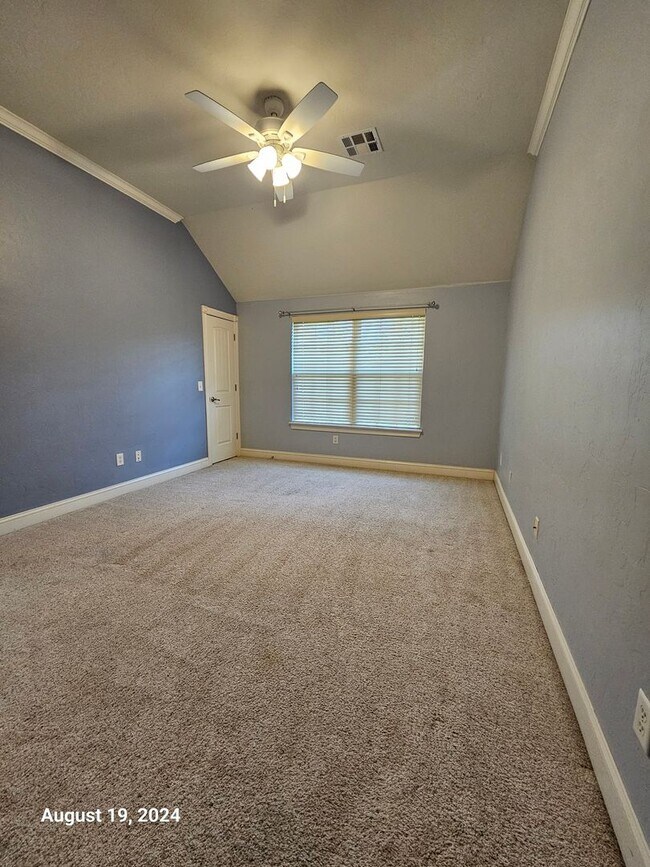Building Photo - 3 (Bed)/2.5 (Bath) w/ Storm Shelter and Po...