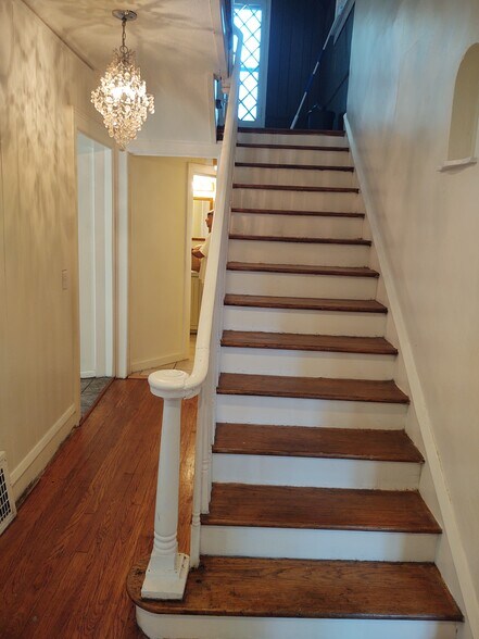 Building Photo - 827 W South St