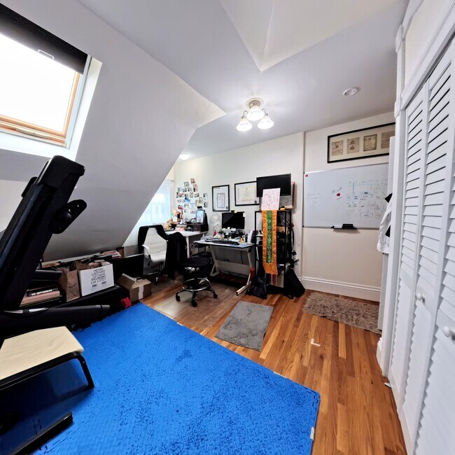 Building Photo - 185 Davis Ave