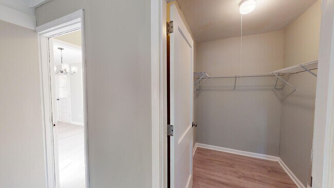 Building Photo - 4 Bed/2 Bath in Daniel Pratt School District