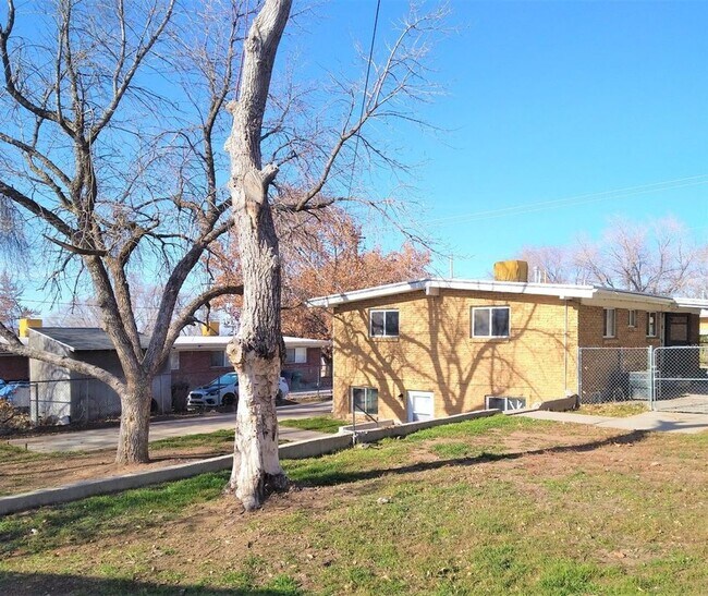 Building Photo - Coming soon!! Fresh & clean large Roy Home...