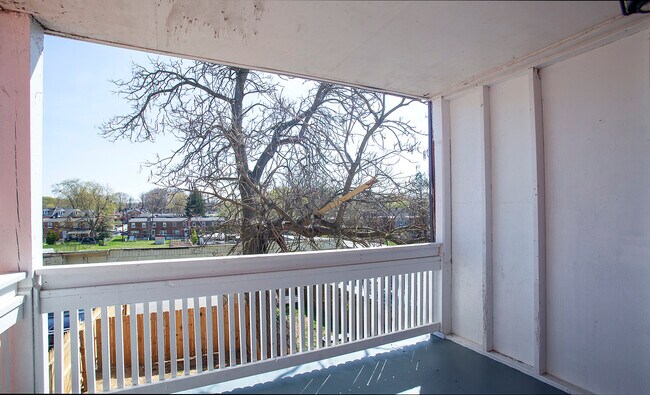 Building Photo - 333 S Ann St