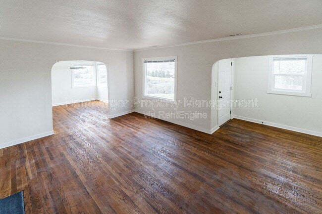 Building Photo - 1909 S Garden Springs Rd