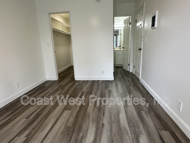 Building Photo - 382 Acacia Ave