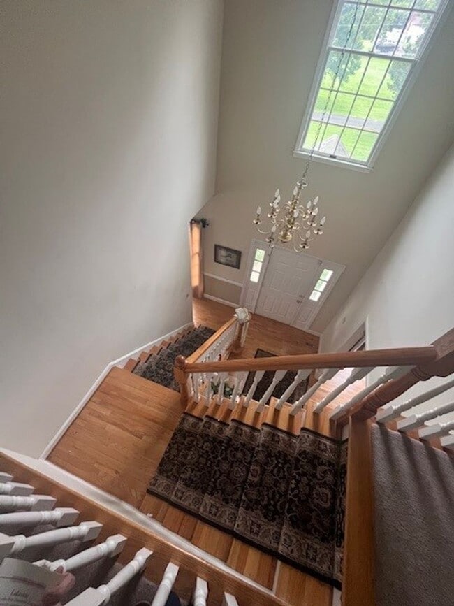 Building Photo - 3-bedroom! Garage Space & Privacy! Look no further...