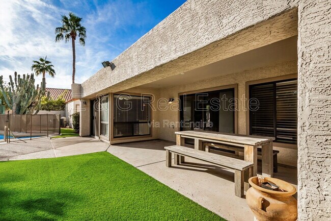 Building Photo - 10060 E San Bernardo Dr