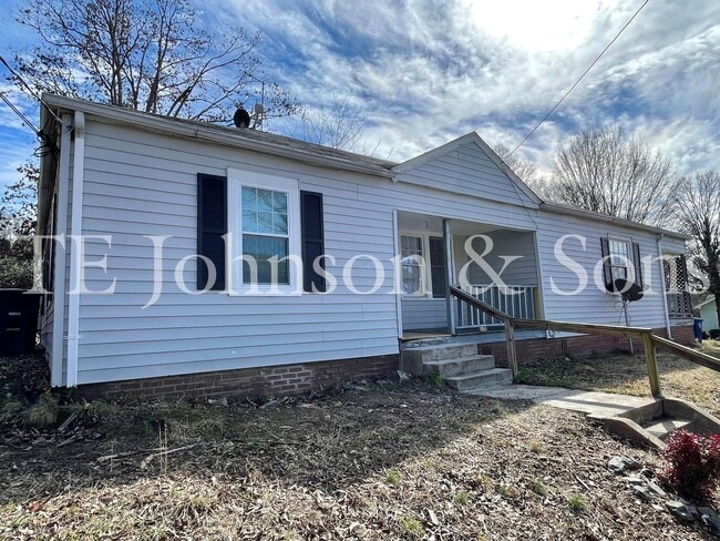 Building Photo - 1 Bedroom Duplex with Classic Charm on E 25th St