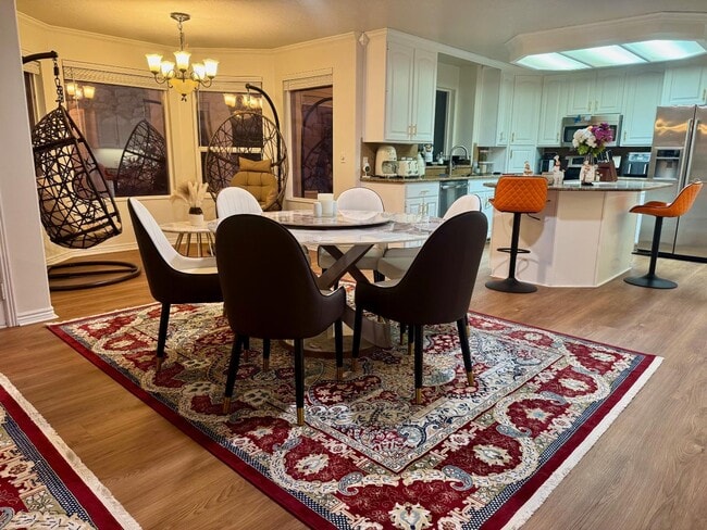 Building Photo - 982 4000 N