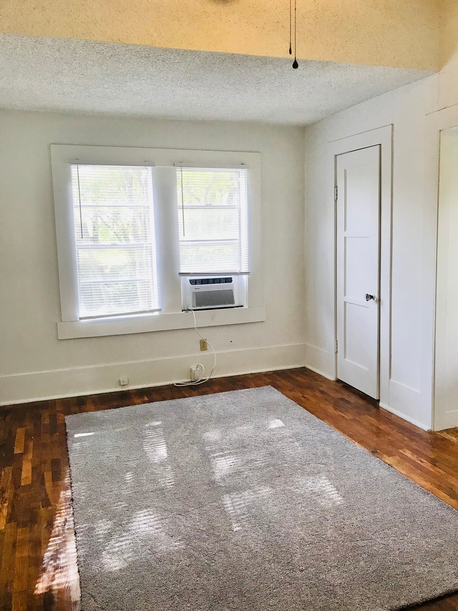 Building Photo - 903 Ward St