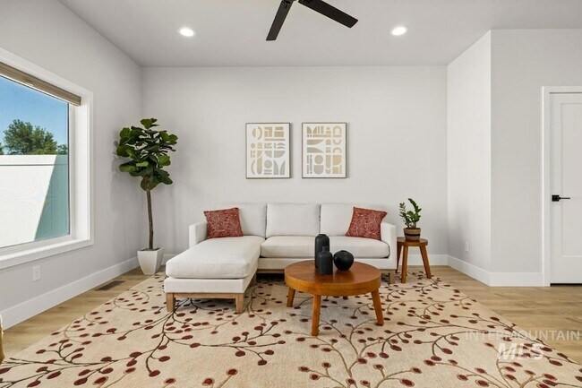 Building Photo - 10494 W Shields Ave