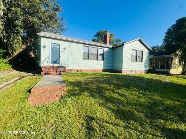 Building Photo - 8041 Oakwood St