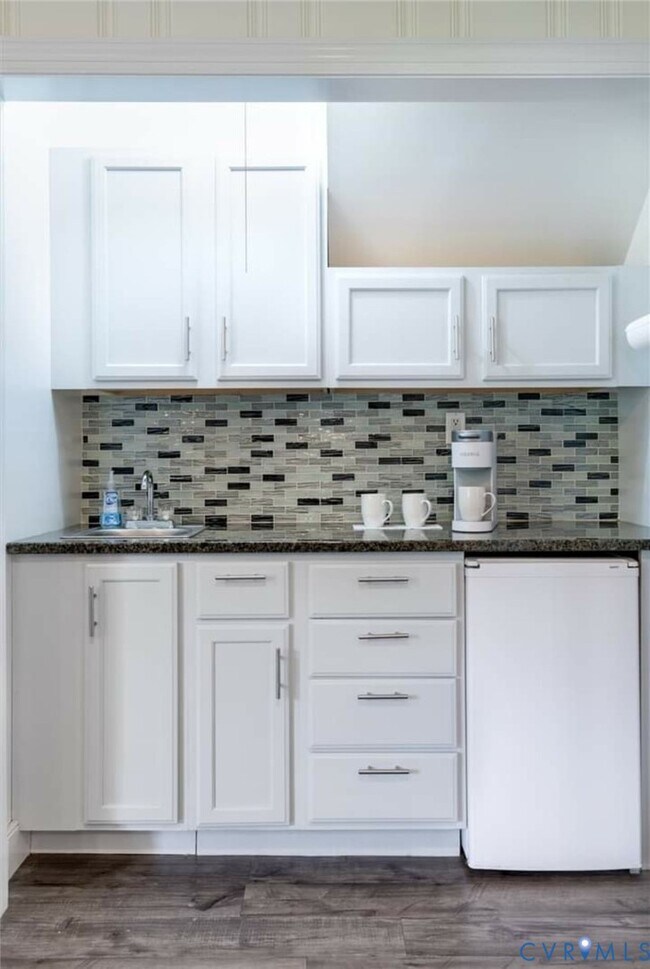 Building Photo - 1605 Pump Rd